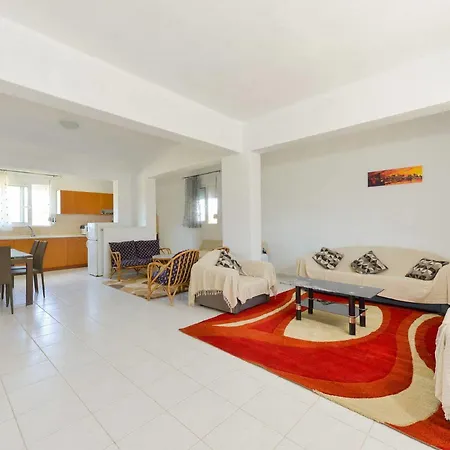 Apartment Paradise *